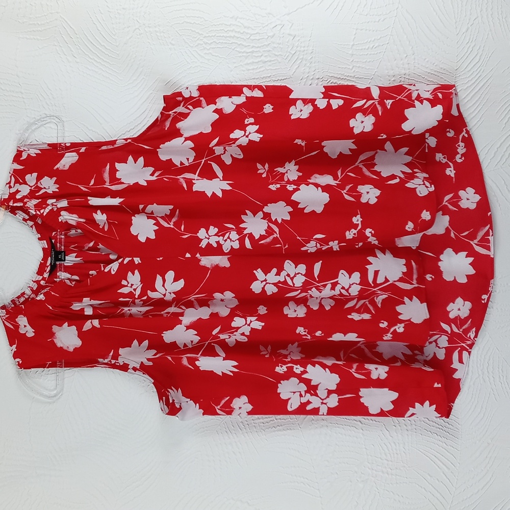 Simply Vera Wang V-neck floral blouse//XL